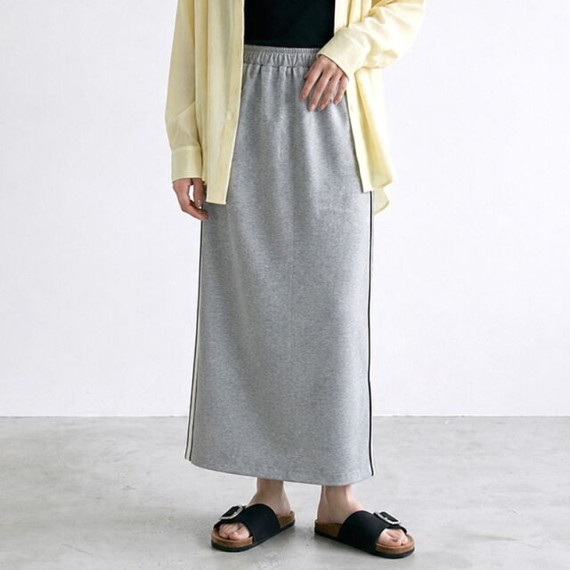 カットサイドラインスカート