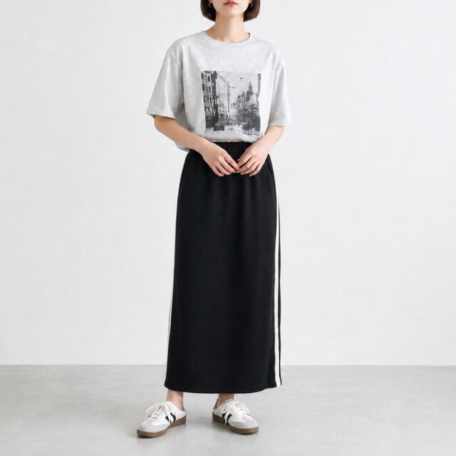 カットサイドラインスカート
