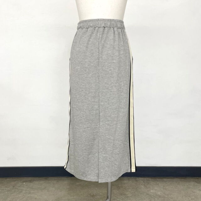 カットサイドラインスカート