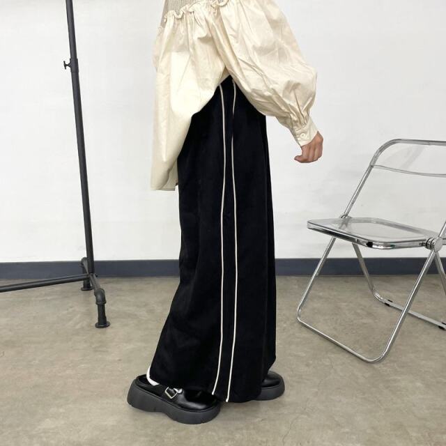 スウェードトラックIラインスカート