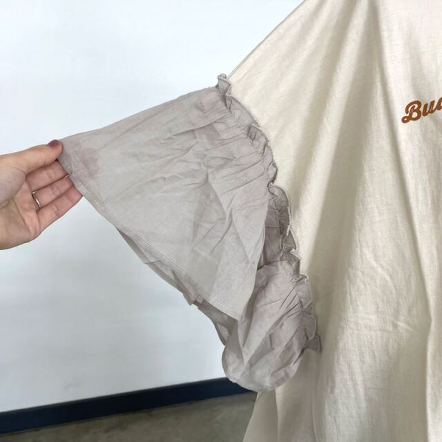 接触冷感袖フリルロゴプルオーバー