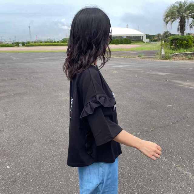 袖フリルプリントTシャツ