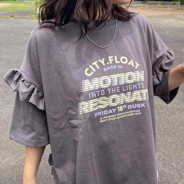 袖フリルプリントTシャツ
