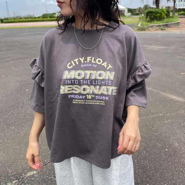 袖フリルプリントTシャツ