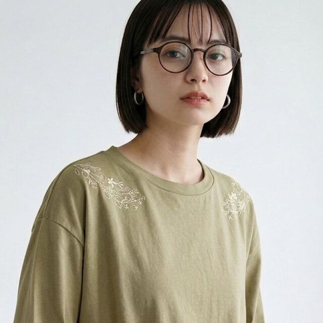 刺繍プルオーバー