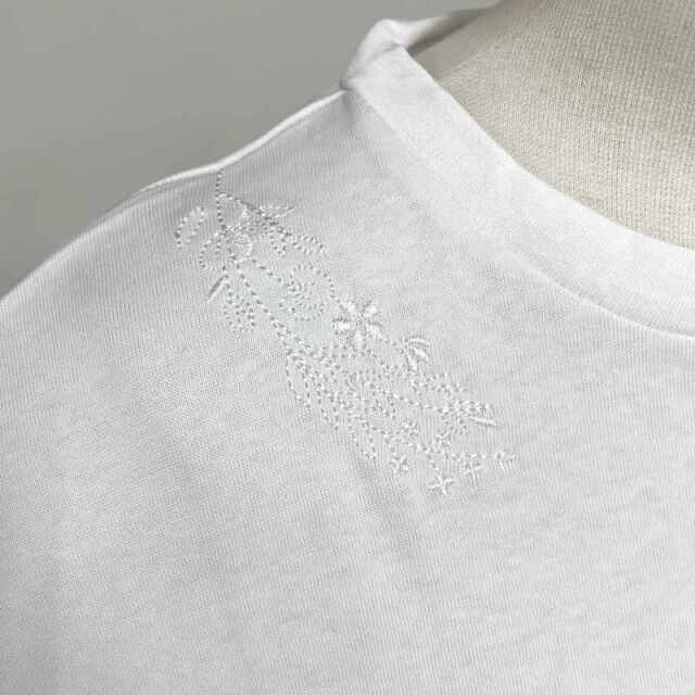 刺繍プルオーバー