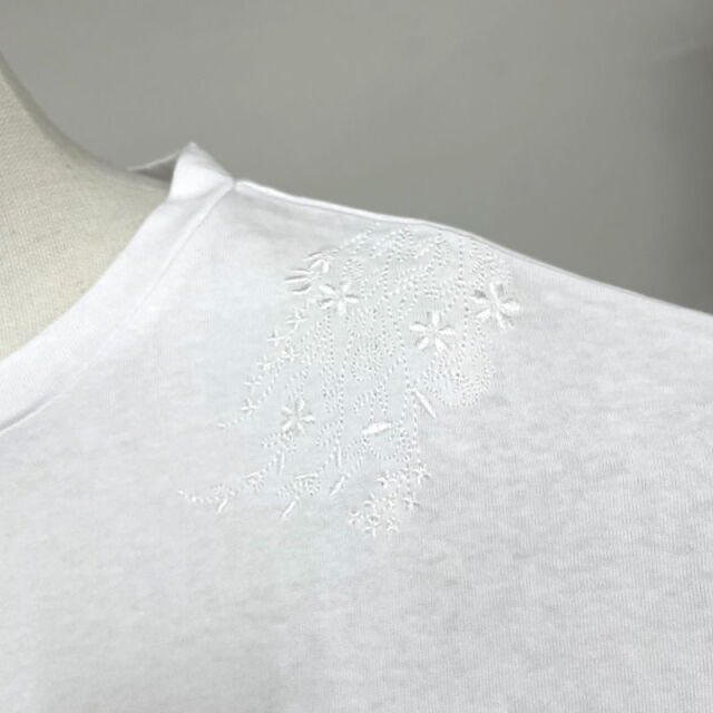 刺繍プルオーバー