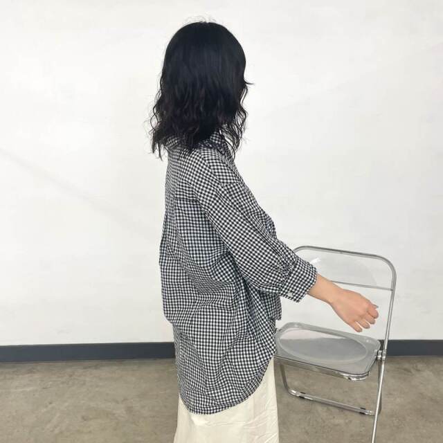 裾タックシャツ