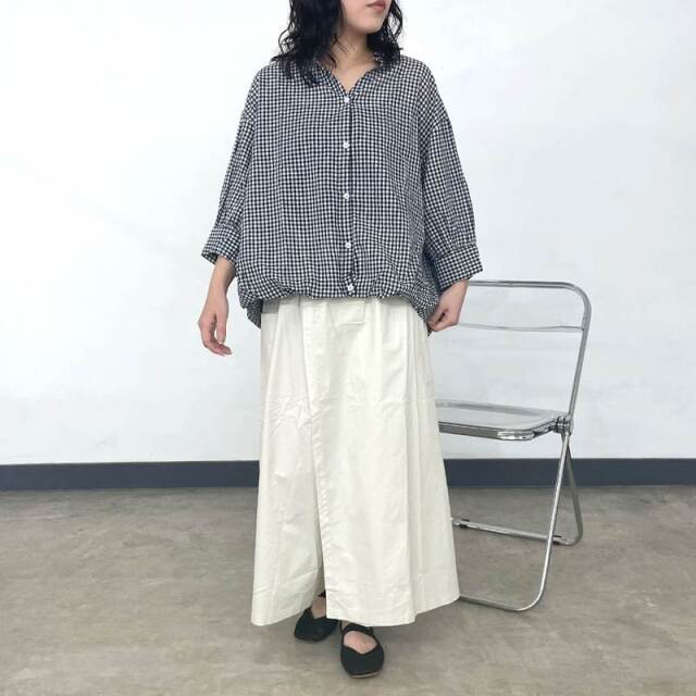 裾タックシャツ