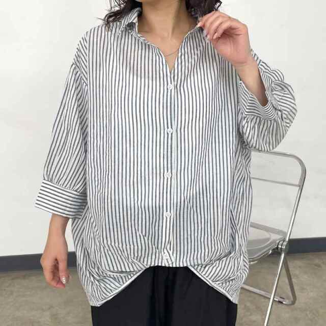 裾タックシャツ