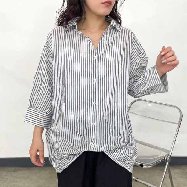 裾タックシャツ