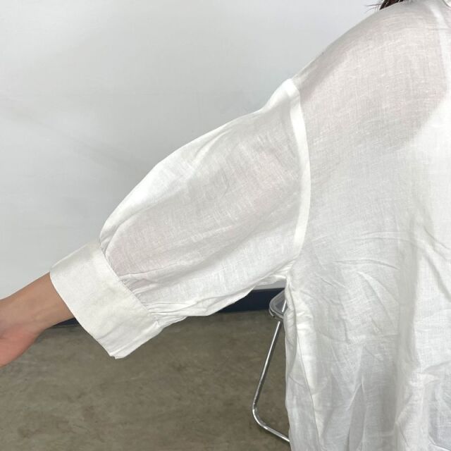 裾タックシャツ