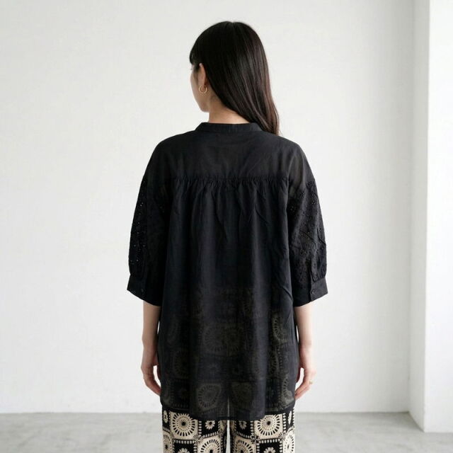 シャーリング刺繍ブラウス