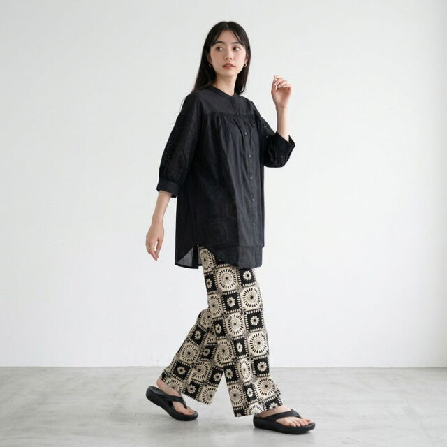 シャーリング刺繍ブラウス