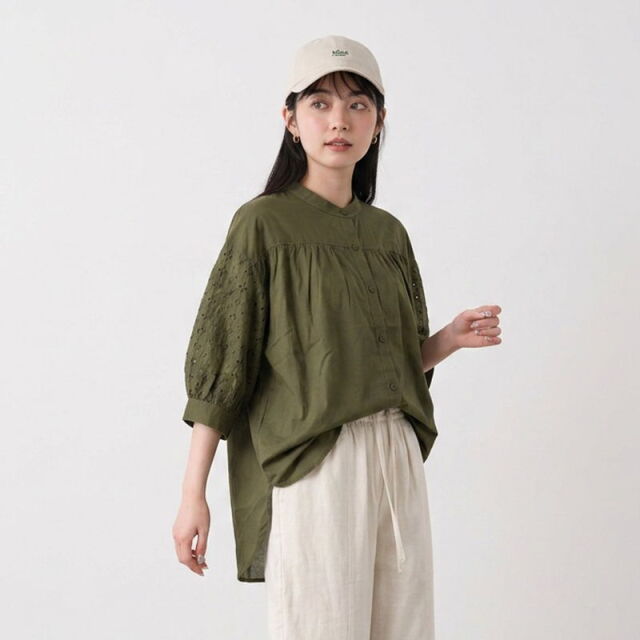 シャーリング刺繍ブラウス
