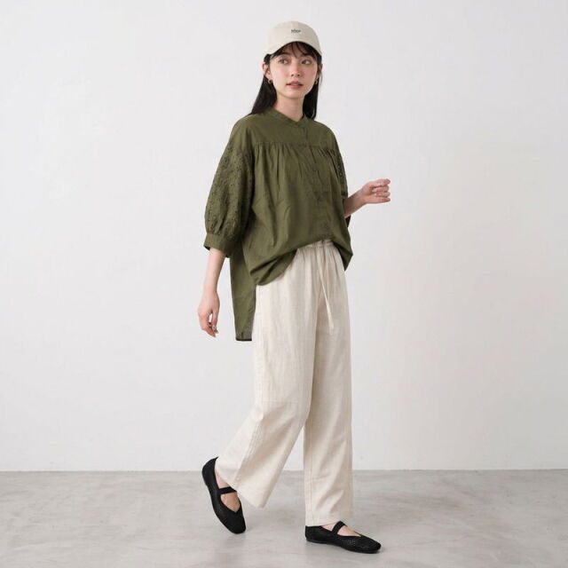 シャーリング刺繍ブラウス