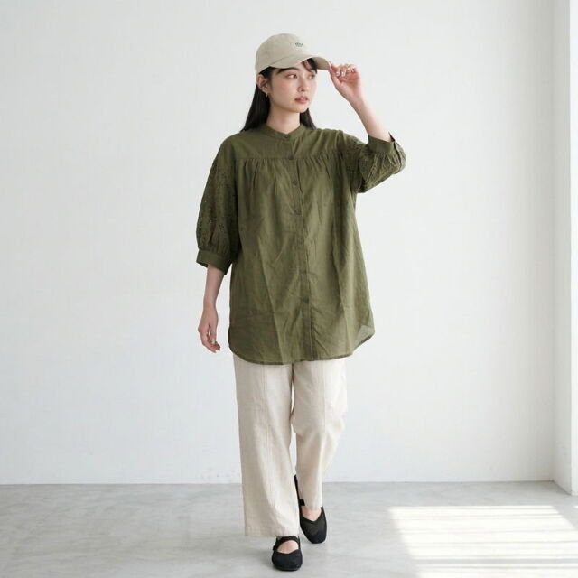 シャーリング刺繍ブラウス