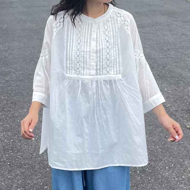ピンタックブラウス