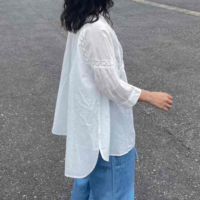 ピンタックブラウス