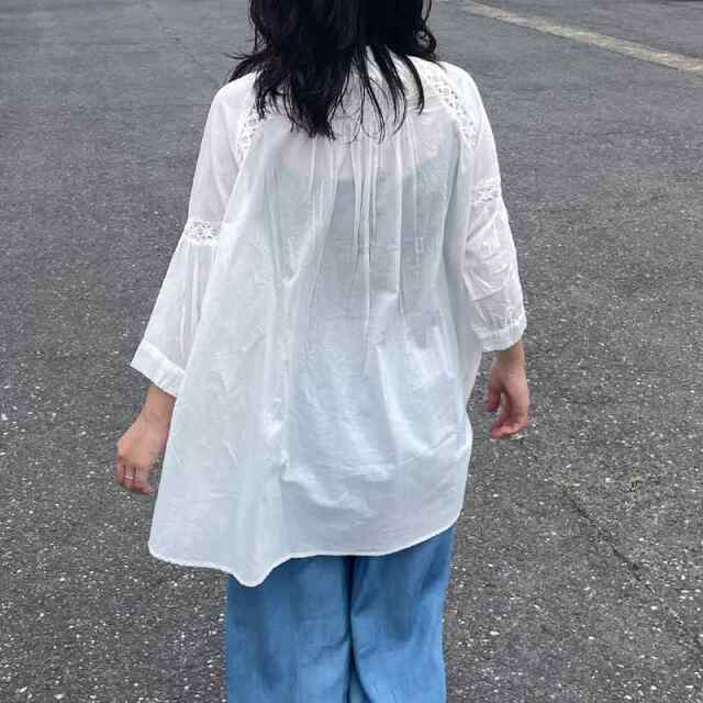 ピンタックブラウス