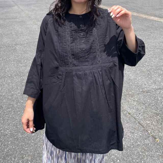 ピンタックブラウス