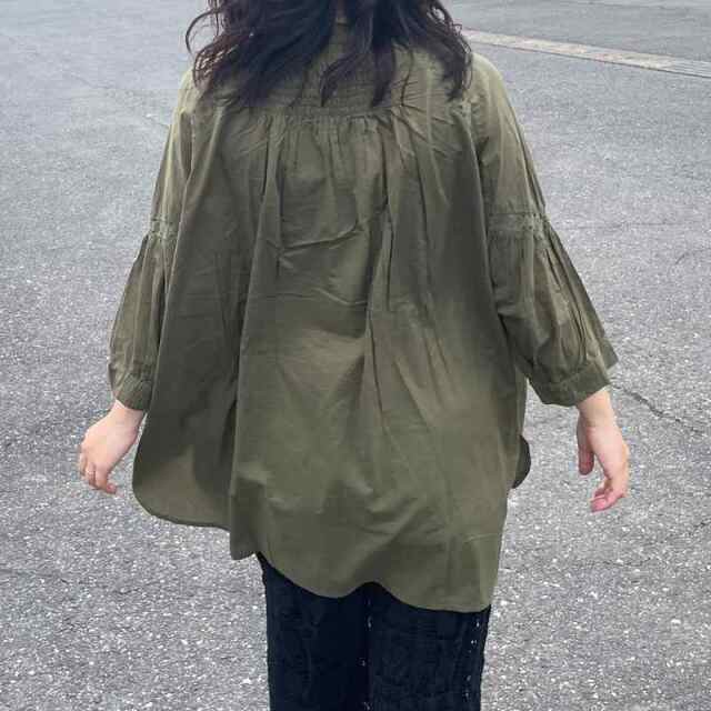 ピンタックブラウス