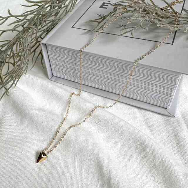 トライアングルモチーフネックレス