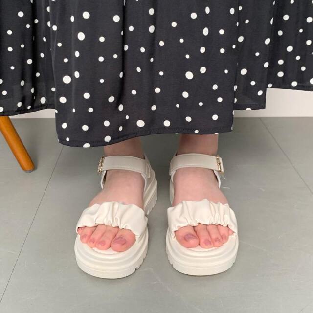 ★WEB限定★ギャザーストラップサンダル