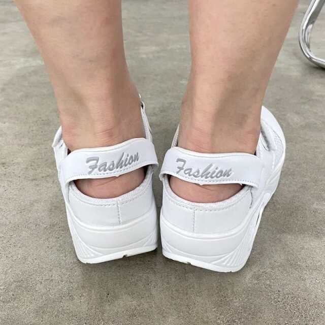 メッシュスニーカー