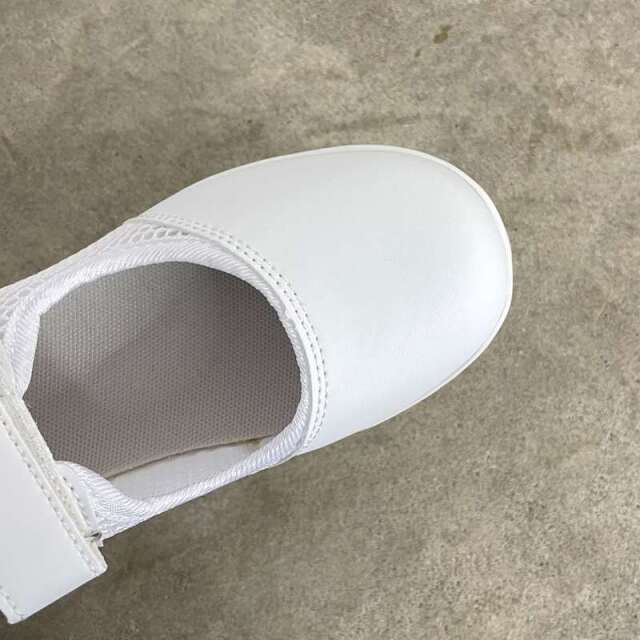 メッシュスニーカー