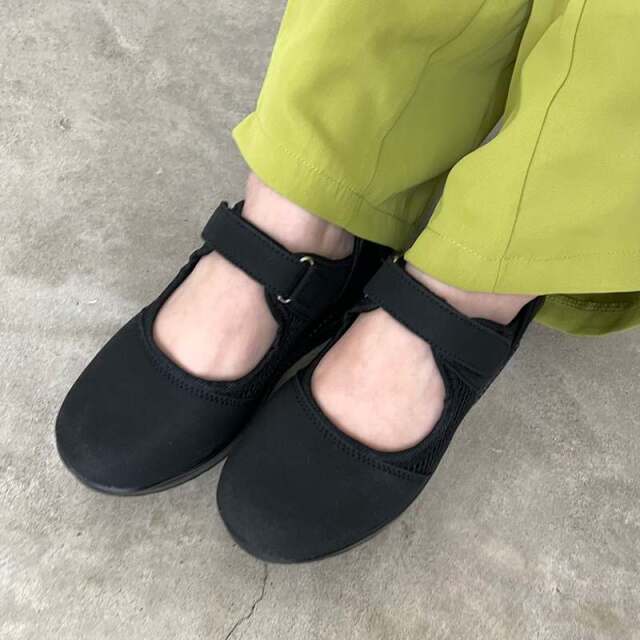 メッシュスニーカー