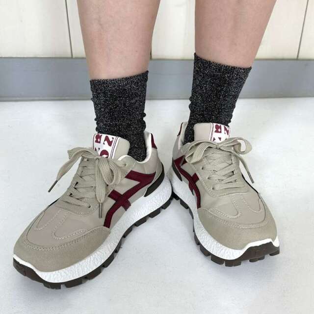 ラインスニーカー