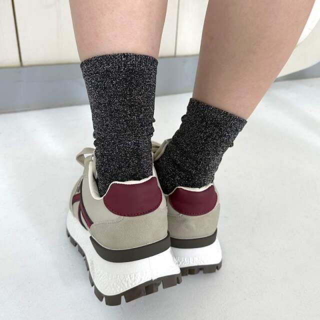 ラインスニーカー