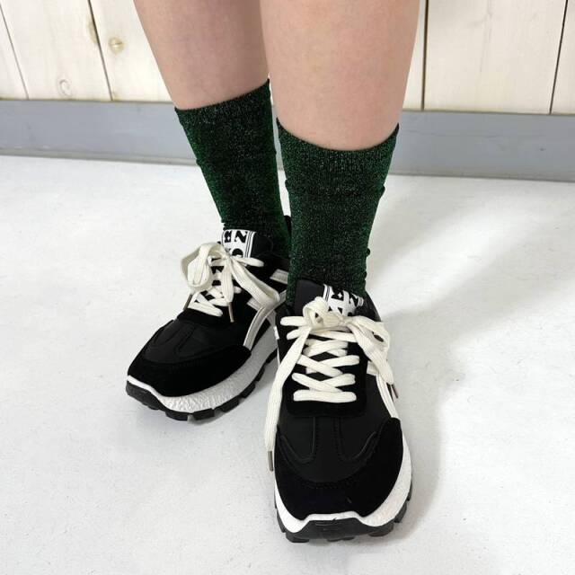 ラインスニーカー