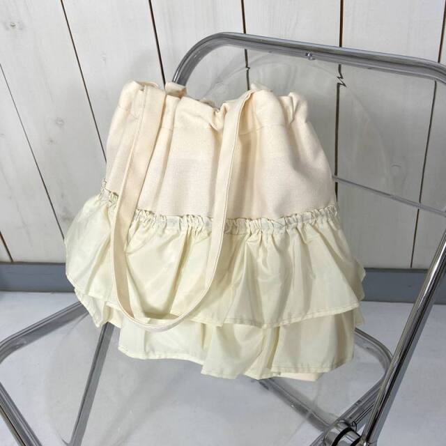 フリルトートバッグ