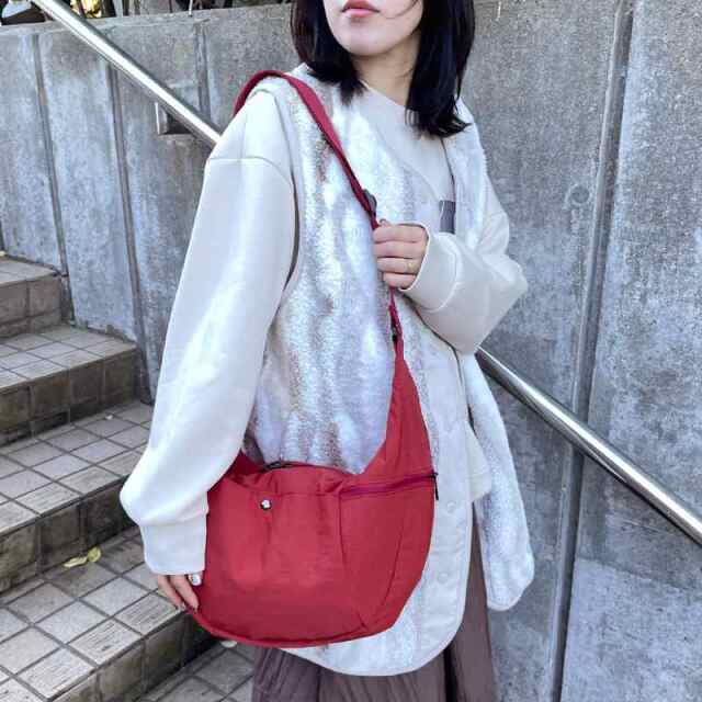 撥水三日月ショルダーバッグ