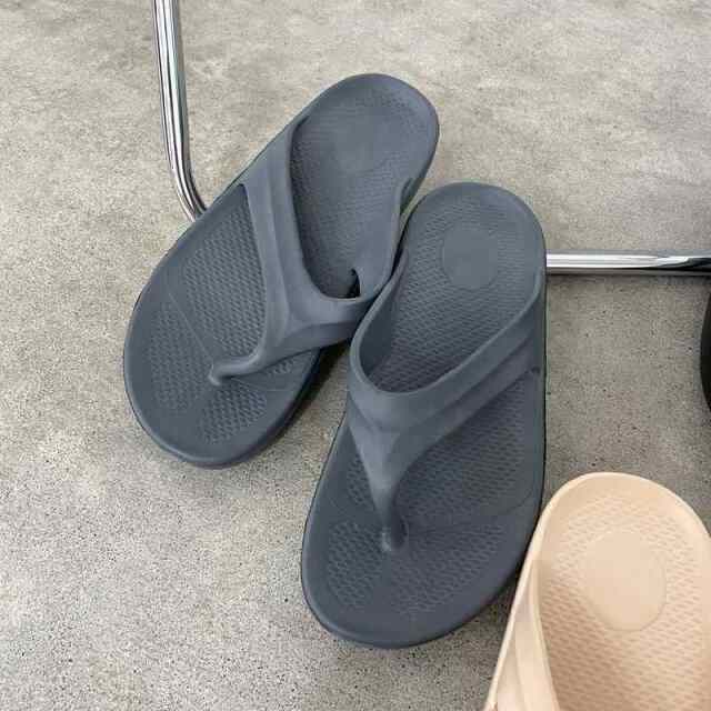トングサンダル