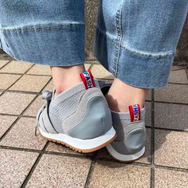 メッシュスニーカー