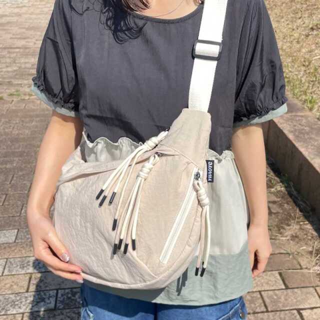 撥水三日月ショルダーバッグ