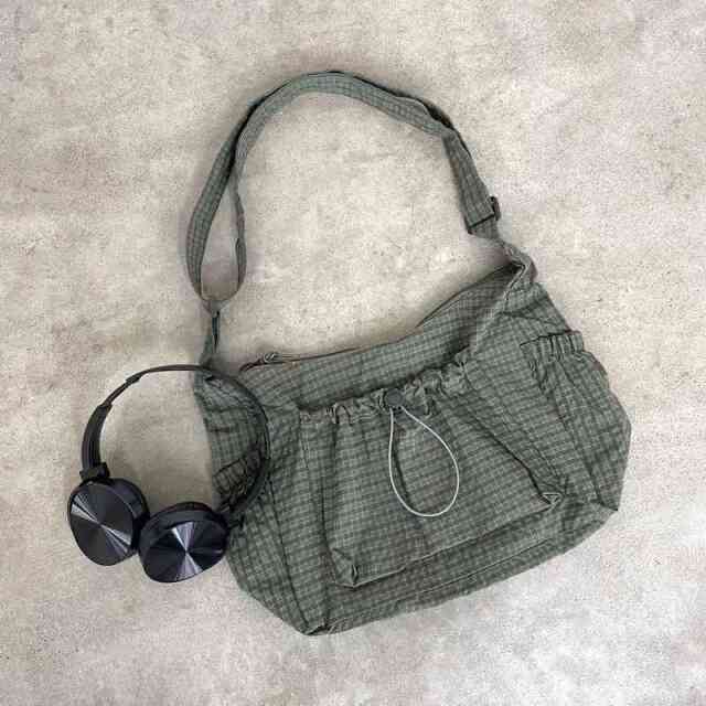 撥水チェックショルダーバッグ