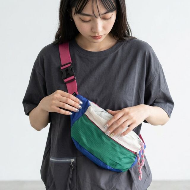 撥水配色ボディーバッグ