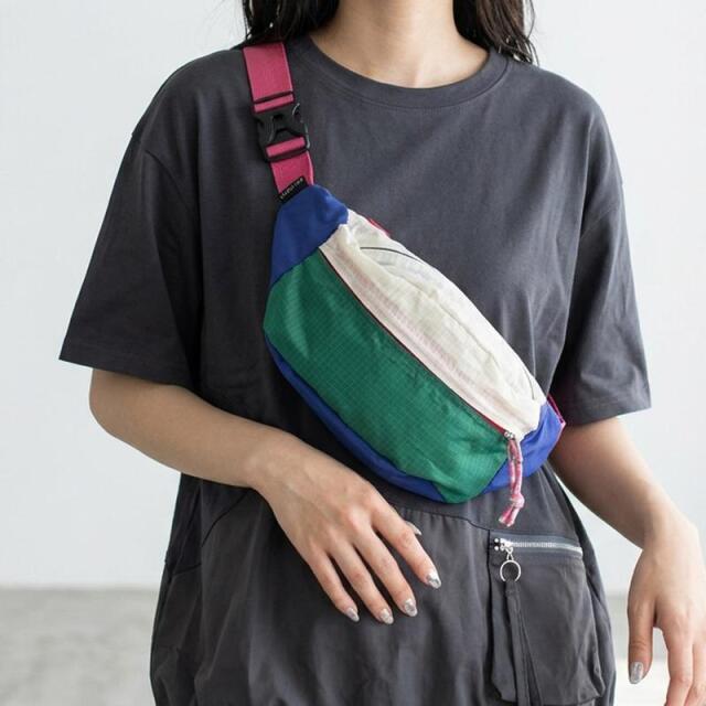 撥水配色ボディーバッグ
