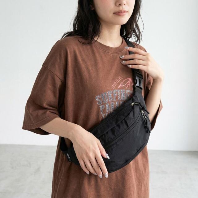 撥水配色ボディーバッグ