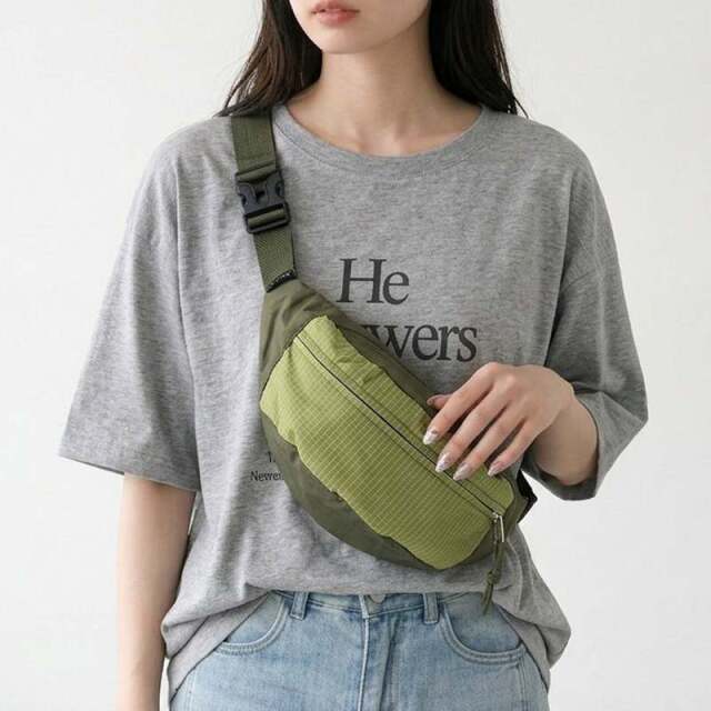 撥水配色ボディーバッグ