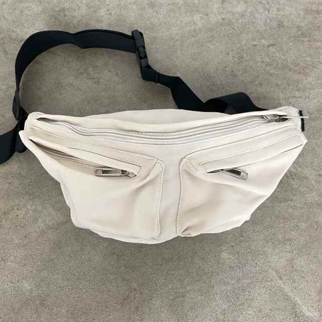 撥水斜めZIPボディーバッグ