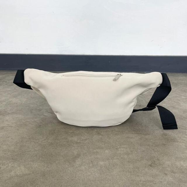 撥水斜めZIPボディーバッグ