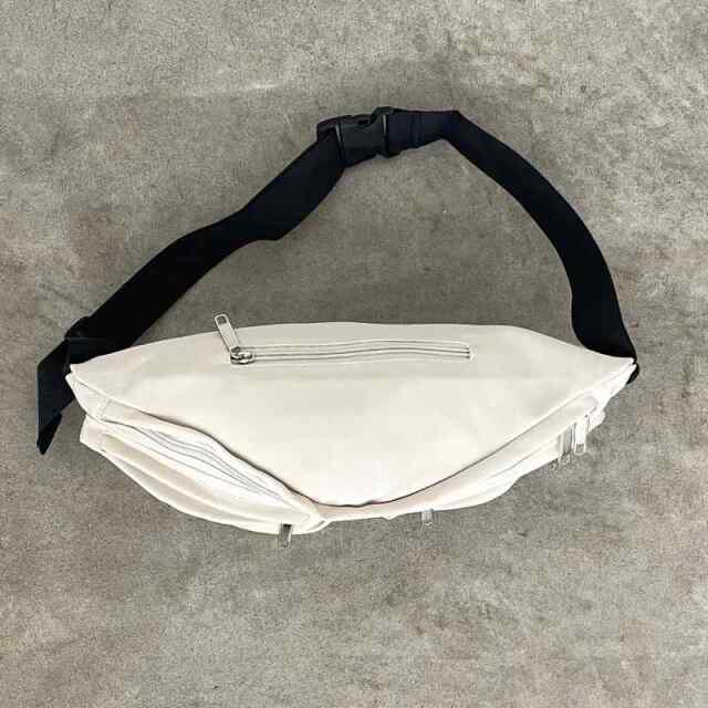 撥水斜めZIPボディーバッグ
