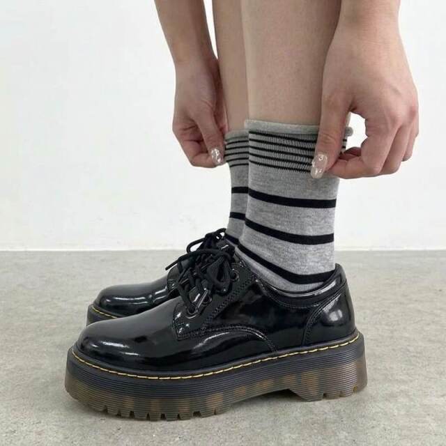 厚底レースアップシューズ