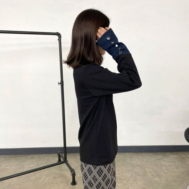 袖切替ボタンロンT