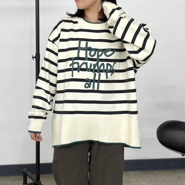 ロゴ刺繍プルオーバー